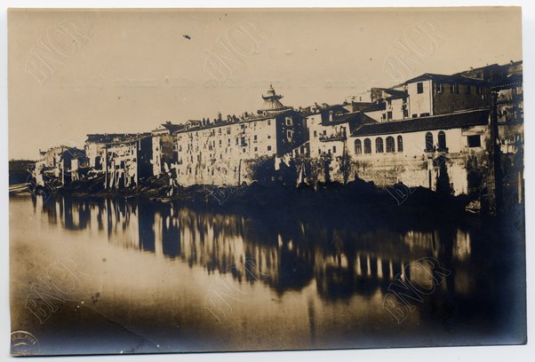 Sponda sinistra a monte di Ponte Sisto all'Armata