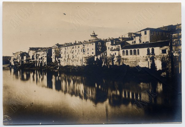 Sponda sinistra a monte di Ponte Sisto all'Armata