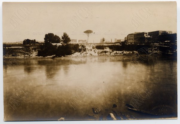 Sponda destra dallo scalo Pontieri al Ponte Umberto 1.