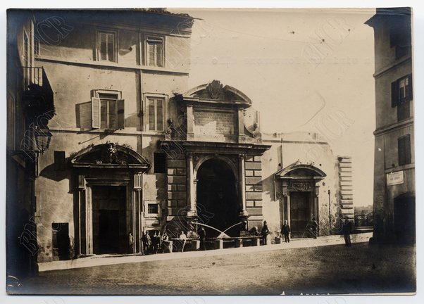 Sponda sinistra Fontanone allo sbocco di Ponte Sisto