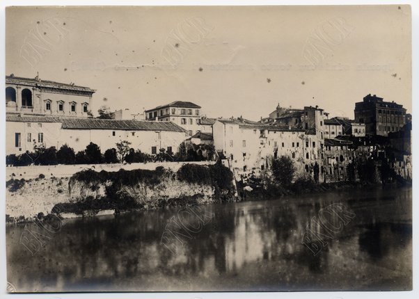 Sponda sinistra tosto a Monte di Ponte Sisto