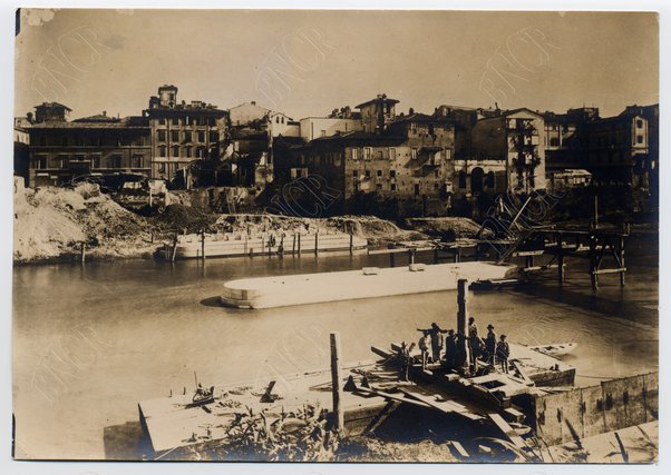 Sponda sinistra dal Vicolo Gaetana al Ponte Umberto 1.