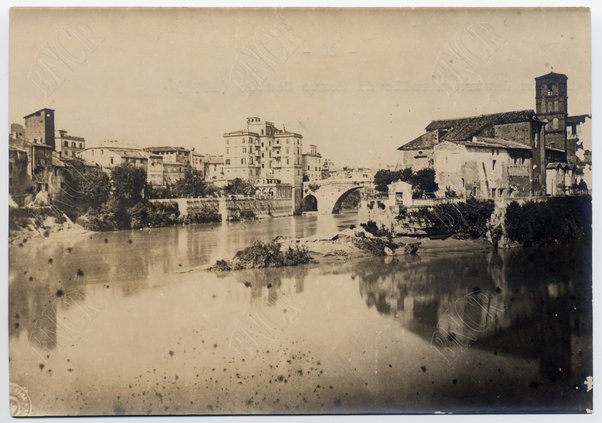 Sponda destra a valle di Ponte Cestio