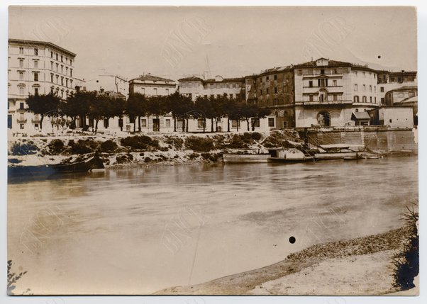 Sponda sinistra passeggiata di Ripetta dall'Arco del Ferro di Cavallo al Vicolo del Fiume