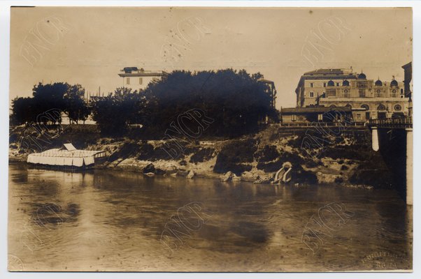 Sponda destra dalla demolita Casa Malpieri al Ponte di Ripetta