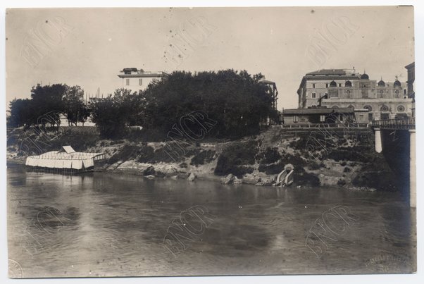 Sponda destra dalla demolita Casa Malpieri al Ponte di Ripetta