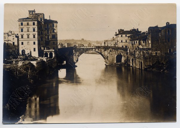 Ramo destro dell'Isola Tiberina veduto da ponte Rotto