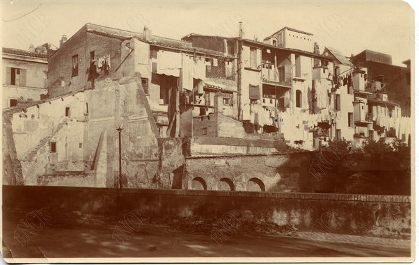 Lungotevere prospiciente la zona di fronte a Ponte Mazzini