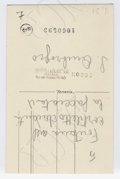 Fontana nel cortiletto davanti la facciata di S. Ambrogio