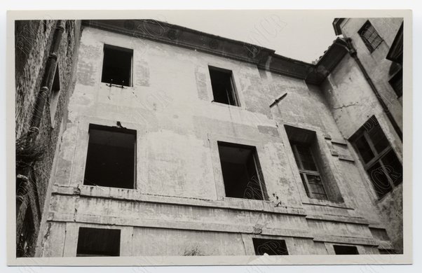 Facciata nel cortiletto della Chiesa di S. Ambrogio