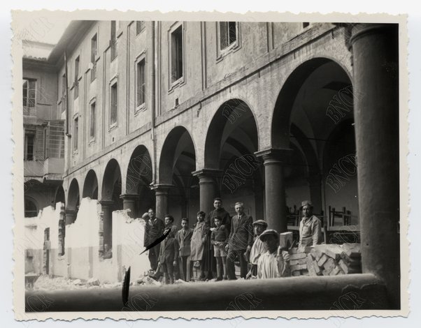 Demolizioni nel chiostro di S. Andrea delle Fratte 