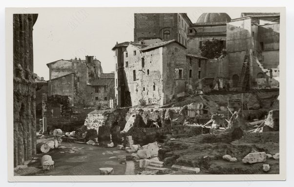 Demolizioni tra Piazza Campitelli e via del Mare