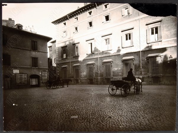 Piazza Poli