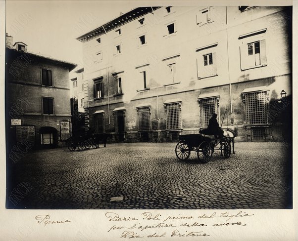 Piazza Poli