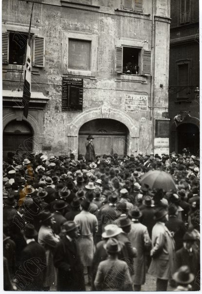 Comizio fascista a Piazza di Pietra. 3 ottobre 1920 (parla Bottai)