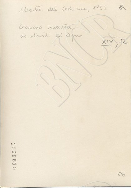 Un venditore di utensili di legno ciociaro