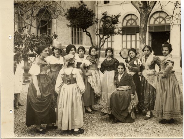 Costumi di vignarole del 1830 a Roma