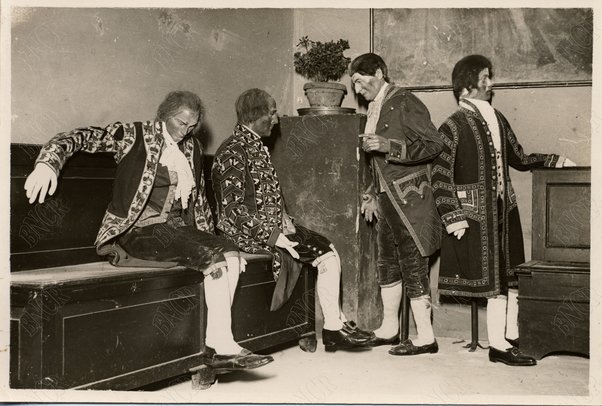 Servitori e valletti in anticamera