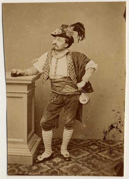 Uomo in costume 