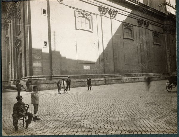 Chiesa di Sant'Ignazio, fianco della via omonima