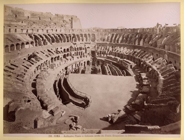 Roma. Colosseo. Interno