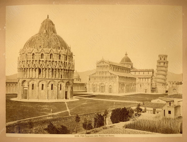 Pisa. Panorama della Piazza del Duomo