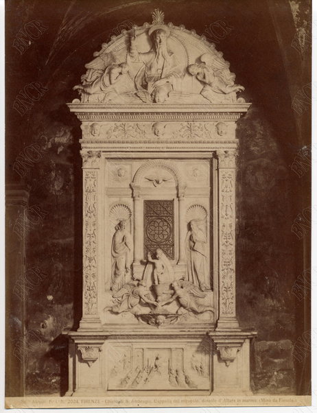 Firenze. Chiesa di Sant'Ambrogio. Cappella del Miracolo dorsale di altare in marmo