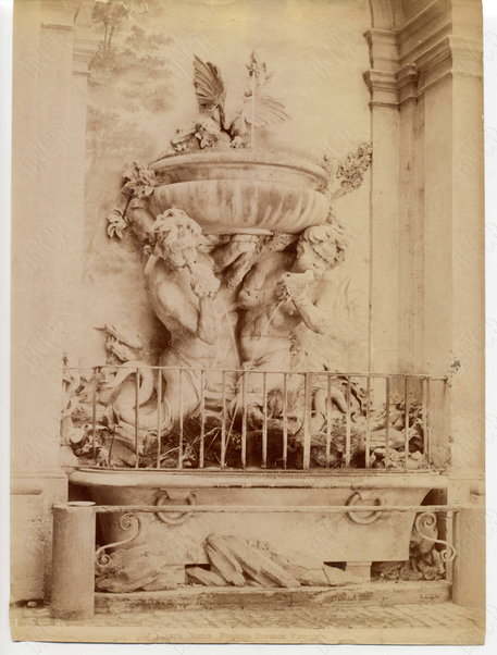 Roma. Fontana barocca al Vicariato