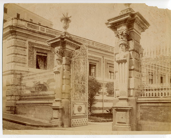 Cancello di Palazzo Ferri