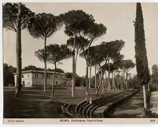 Roma. Villa Borghese. Piazza di Siena