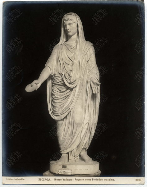 Roma. Museo Vaticano. Augusto come pontefice massimo