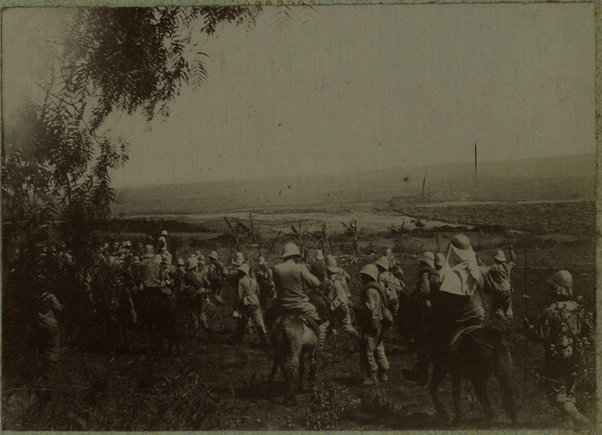 Partenza dei vari scaglioni di prigionieri riscattati, dal campo della Croce Rossa, in Harrar, per Zeila, sulla costa, per rimpaniare