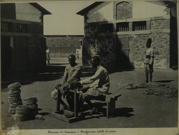 Carceri di Asmara. Confezione rotoli di corde