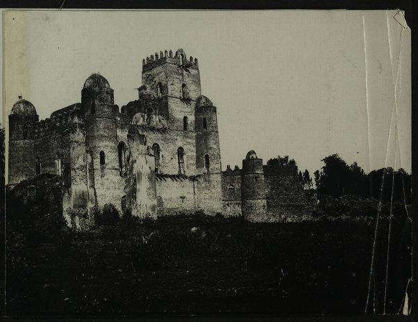 Veduta generale dei Castelli di Gondar (sec. XVII). foto panoramica in 3 tav. 3/3