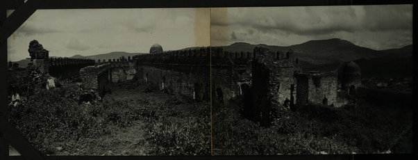 Interno dei bastioni di Gondar. foto panoramica in 2 tav.