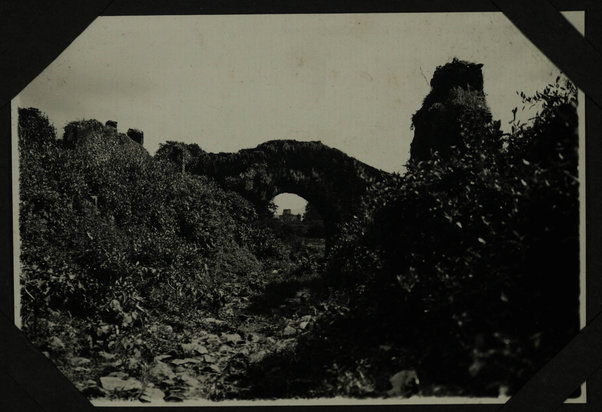 un ponte sul fossato esterno dei castelli