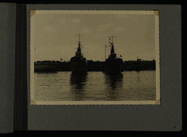 [Laboratorio Fotografico Governatoriale dell'Eritrea], A buona guardia in mare - [Regia Marina]