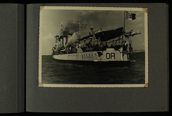 [Laboratorio Fotografico Governatoriale dell'Eritrea], A buona guardia in mare - [Regia Marina]