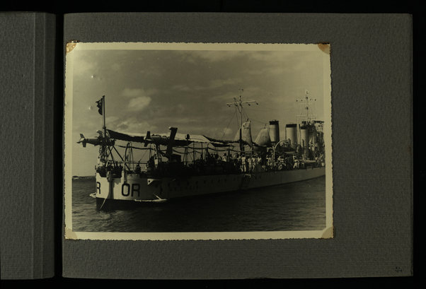 [Laboratorio Fotografico Governatoriale dell'Eritrea], A buona guardia in mare - [Regia Marina]