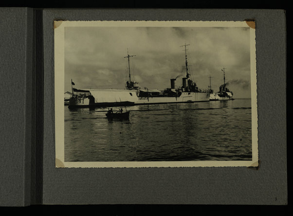 [Laboratorio Fotografico Governatoriale dell'Eritrea], A buona guardia in mare - [Regia Marina]