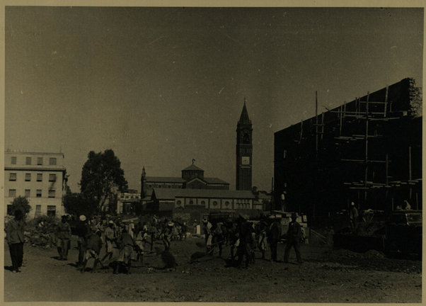 [Lavori di sistemazione stradale (Piazza Cardinale Massaia?)]