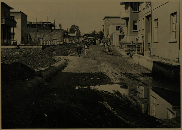 [Lavori di sistemazione di una strada e dell'impianto fognario]