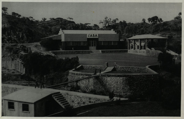 Asmara. Imbottigliamento acqua minerale [Esterno S.A.B.A.] (Bottling of minerai water)