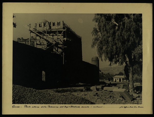 Gondar. Pane esterna della Palazzina dell'Imp.ce Mentuab, durante i restauri.