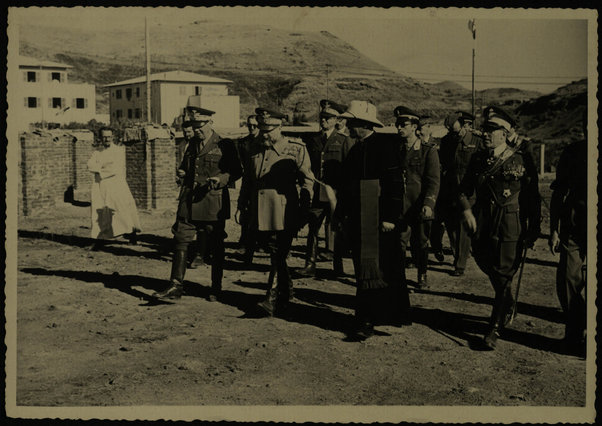 Gondar. S.E. in visita alla costruenda cattedrale cattolica. Mons. Villa illustra il progetto al Ministro Teruzzi. 8 febbraio 1940