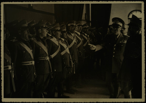 Presentazione delle Autorità nel salone della Federazione nel castello di Bacafà. 8 febbraio 1940