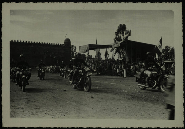 Gondar. Sfilano i motociclisti. 11/1011939