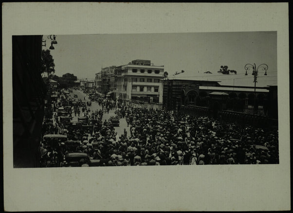 Asmara. Folla nelle vie durante le feste pasquali [anni '30]