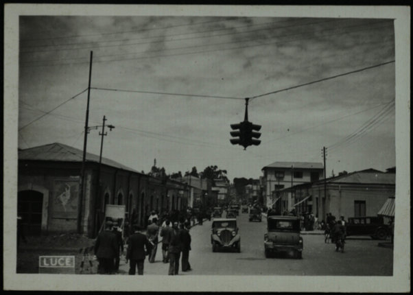 Luce A.O.I. Asmara. Una strada. [anni '30]