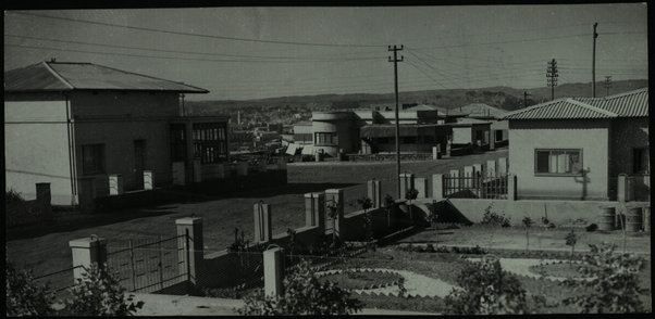 Luce A.O.I.; Laboratorio Fotografico Governatoriale dell'Eritrea, Fotolongo, Asmara. Nuove costruzioni. [ca. 1938]